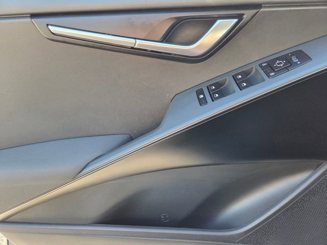 Used 2025 Kia Niro LX image 32
