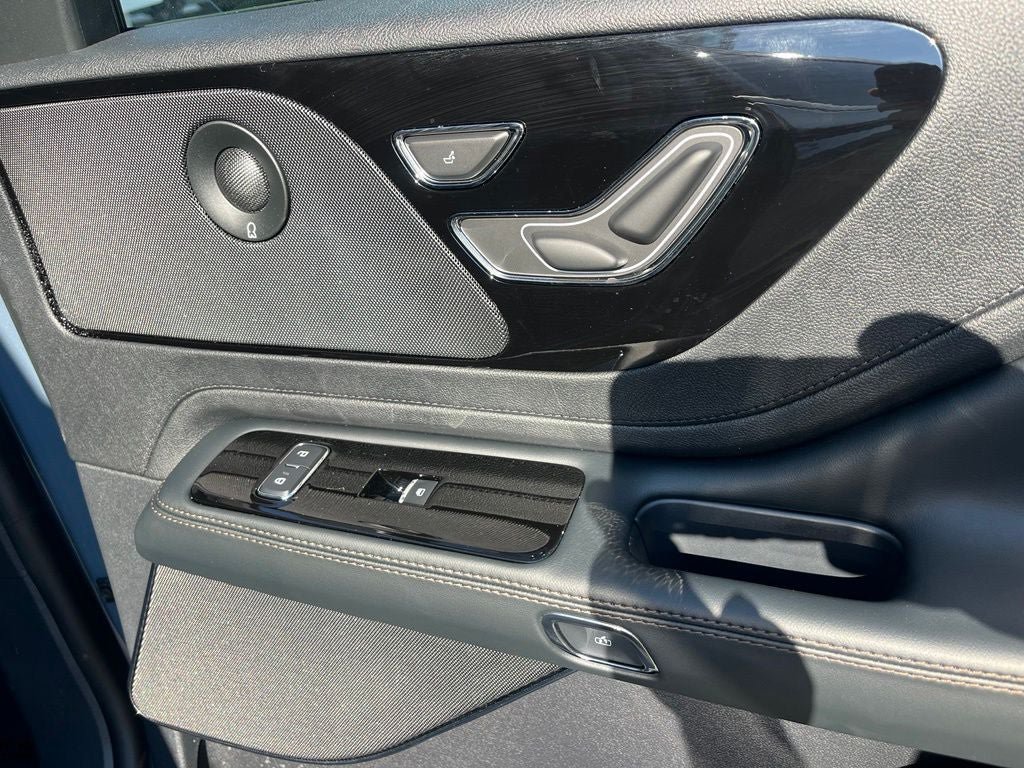 Used 2026 Lincoln Aviator AWD image 22