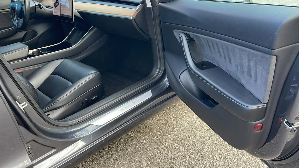 Used 2018 Tesla Model 3 Long Range image 27