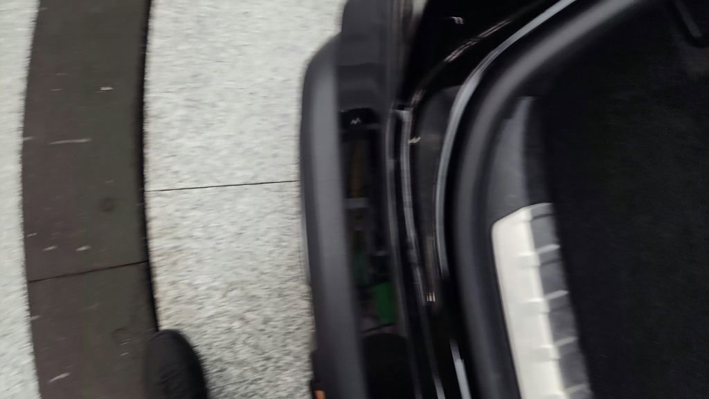 Used 2022 Porsche Taycan Turbo S image 28