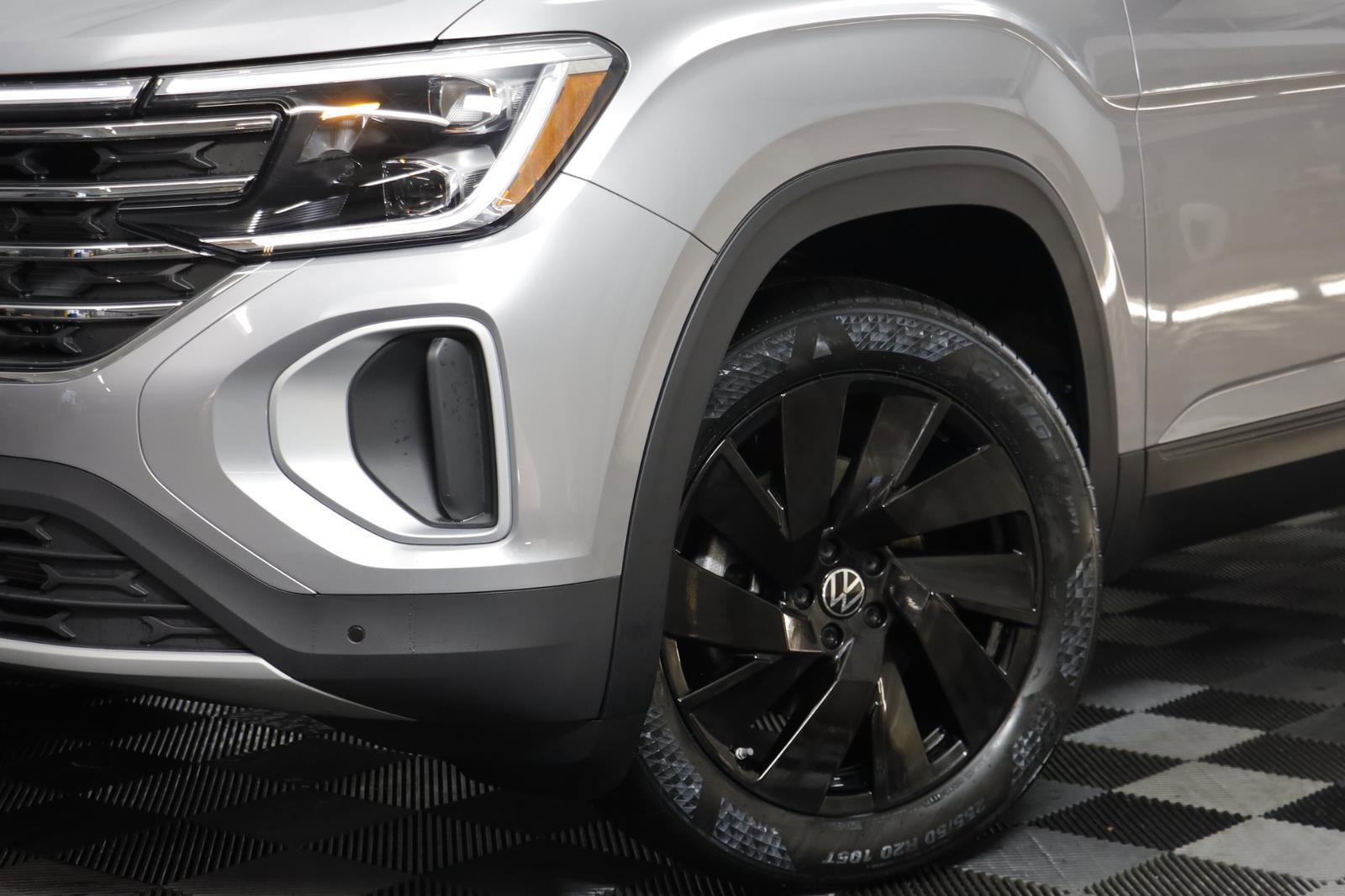 New 2026 Volkswagen Atlas SE image 3