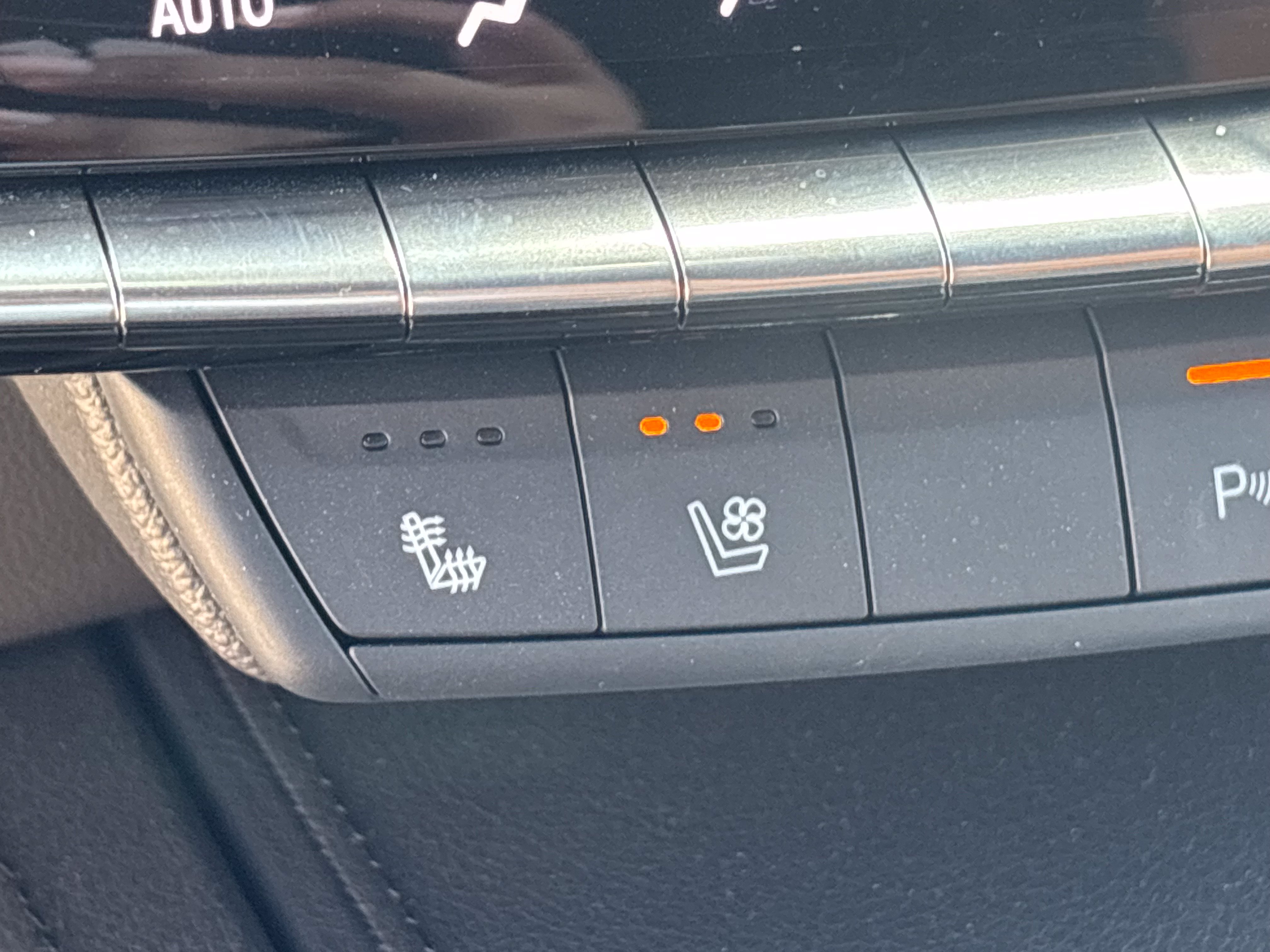 Certified 2025 Cadillac XT4 Sport AWD/4WD image 29