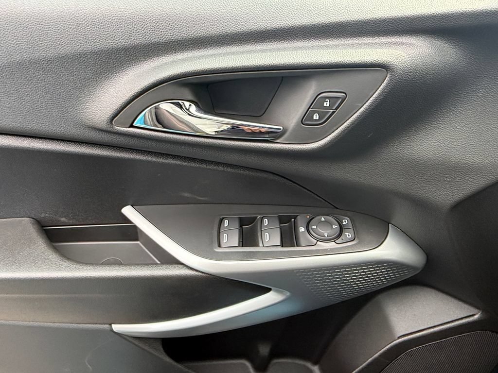 New 2026 Chevrolet Trax RS w/ Sunroof Package FWD image 11