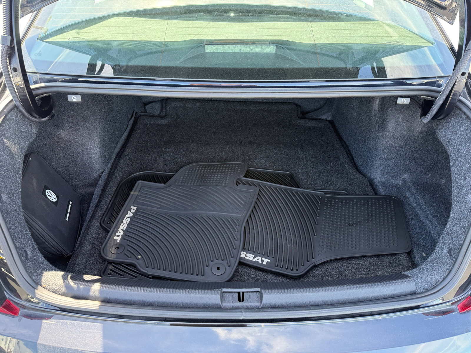 Used 2018 Volkswagen Passat 2.0T R-Line image 17