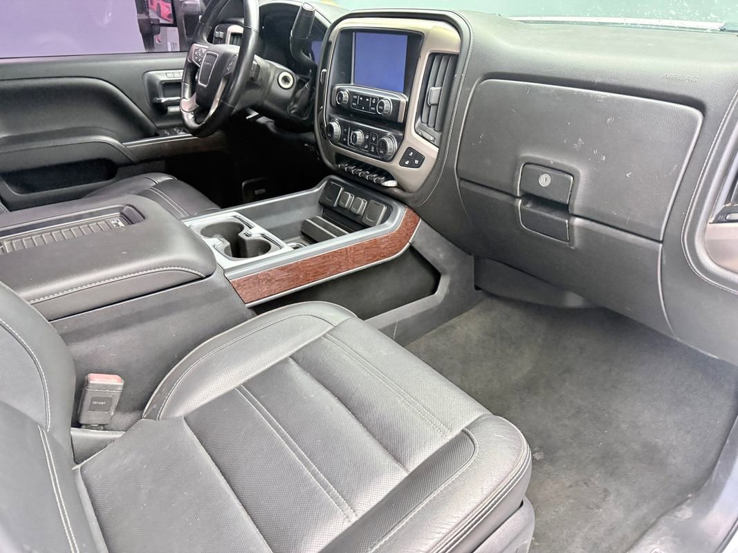 Used 2018 GMC Sierra 2500 Denali w/ Suspension Package, Off-Road AWD/4WD image 11