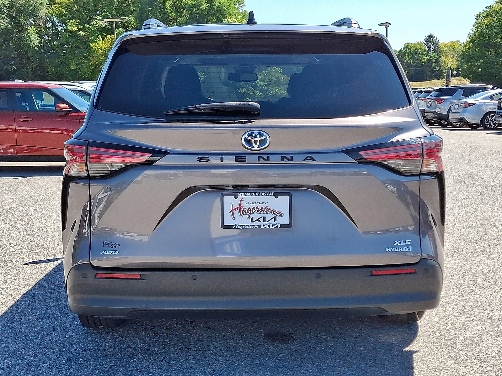 Used 2021 Toyota Sienna XLE image 5