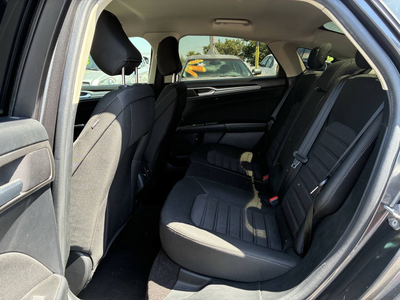 Used 2020 Ford Fusion SE FWD image 4