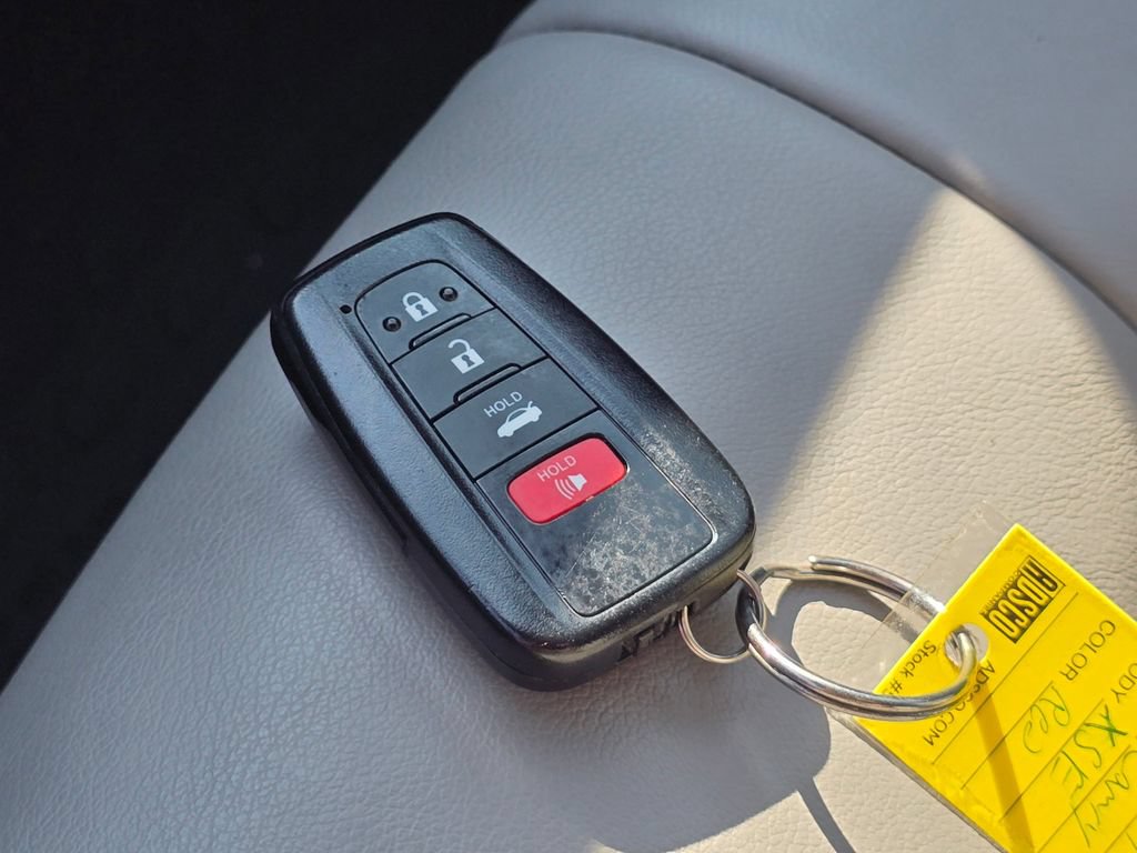 Used 2019 Toyota Camry XSE FWD image 33