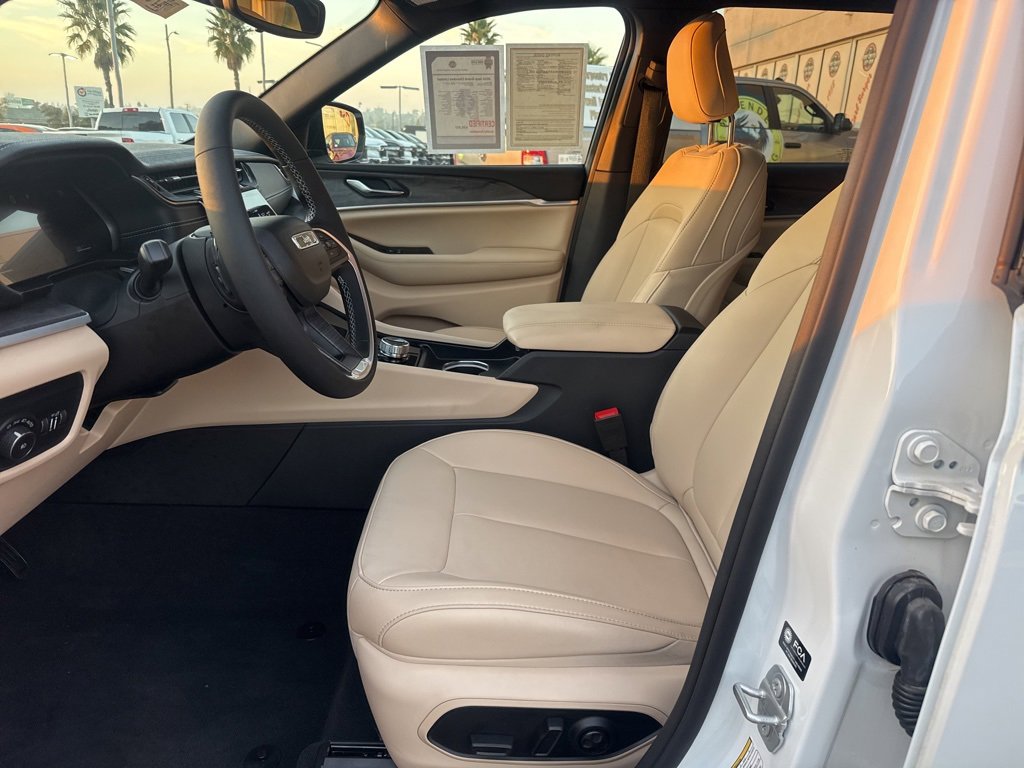 Certified 2024 Jeep Grand Cherokee Limited image 14