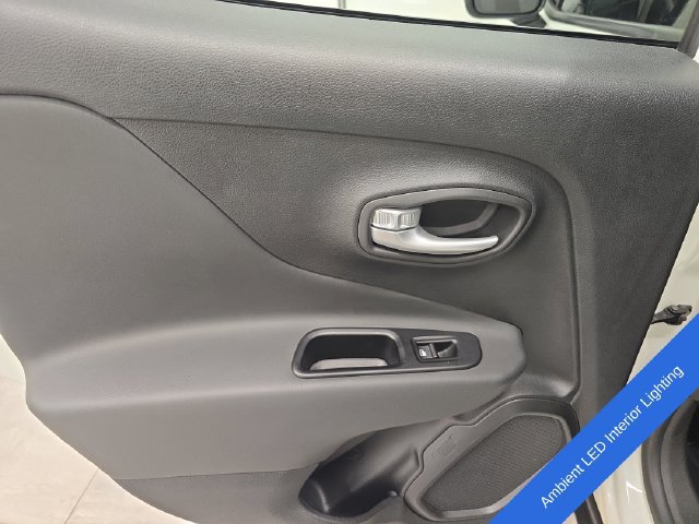 Used 2023 Jeep Renegade Altitude AWD/4WD image 17