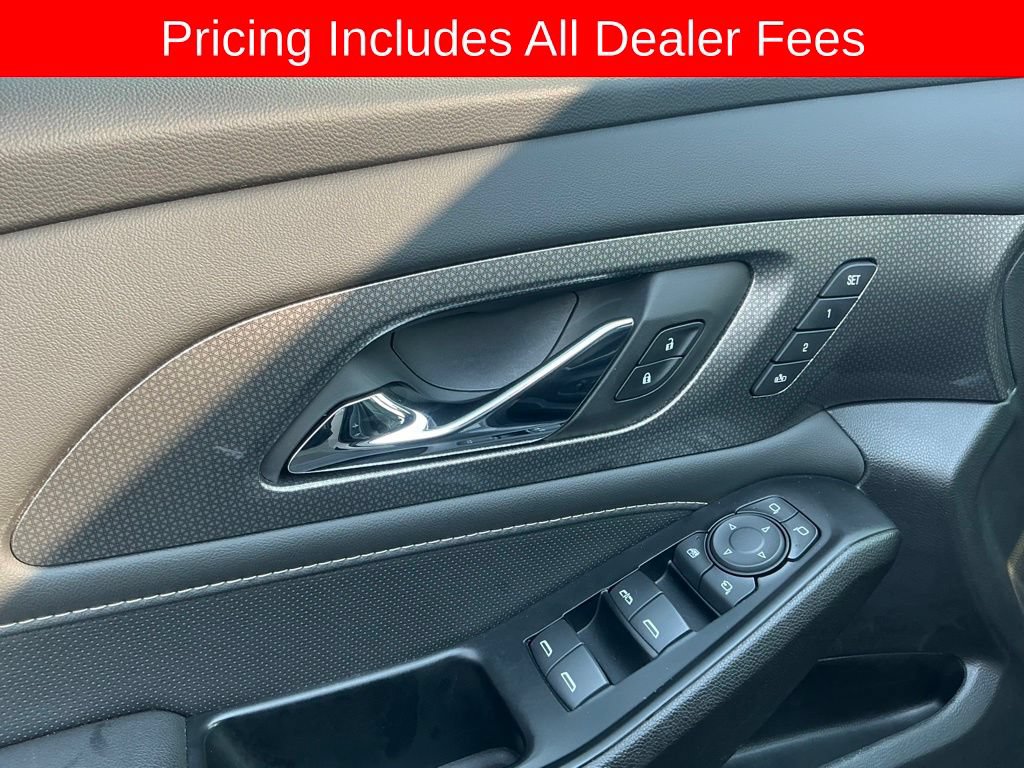 Used 2023 Chevrolet Traverse Premier FWD image 9