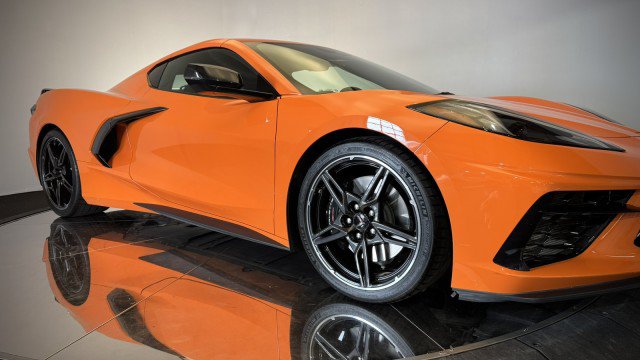 Used 2024 Chevrolet Corvette Stingray Premium Cpe w/ Z51 Performance Package RWD image 17