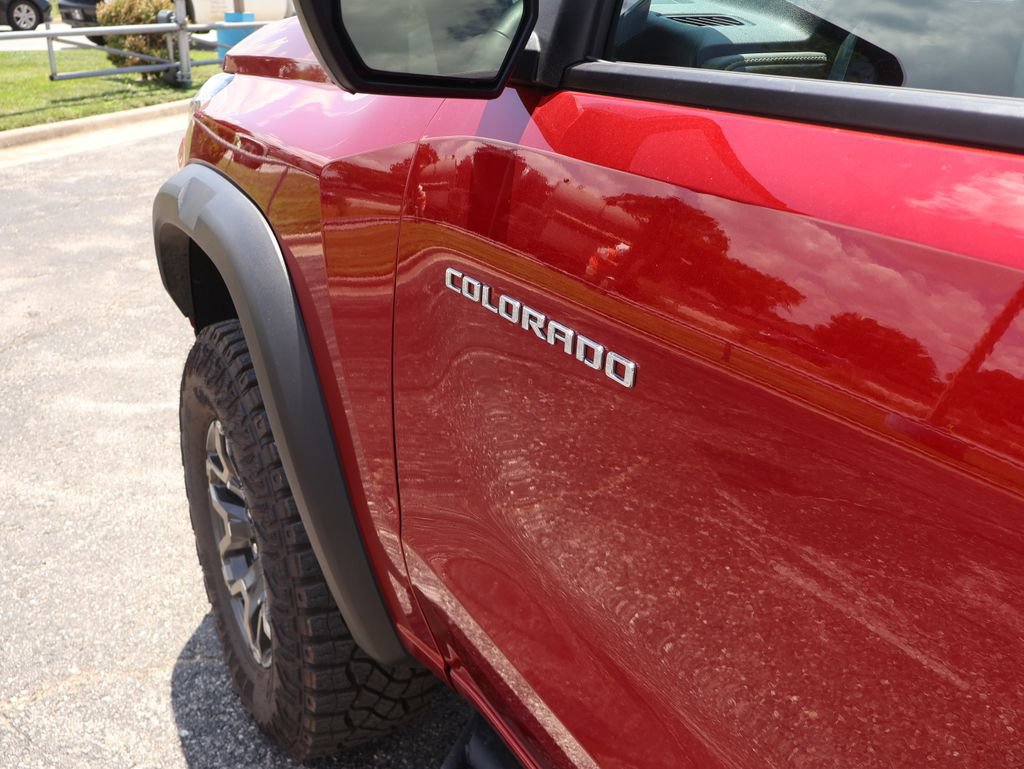 Certified 2024 Chevrolet Colorado ZR2 w/ Technology Package AWD/4WD image 17