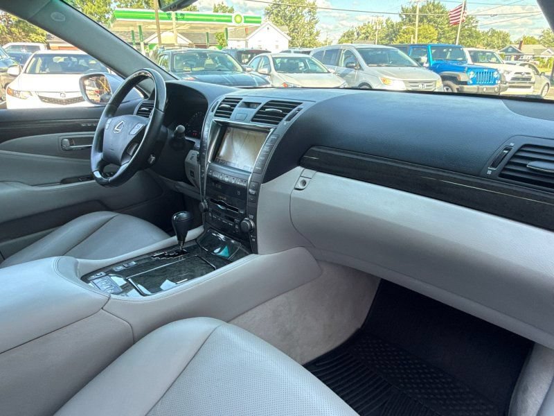 Used 2007 Lexus LS 460 L w/ Luxury Pkg RWD image 16