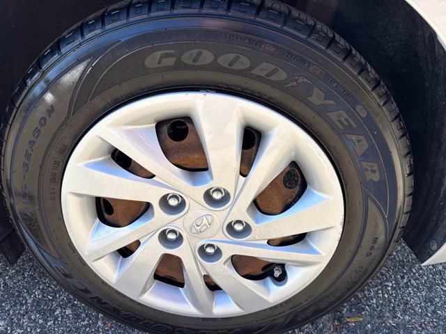 Used 2019 Hyundai Elantra SE w/ Cargo Package FWD image 9