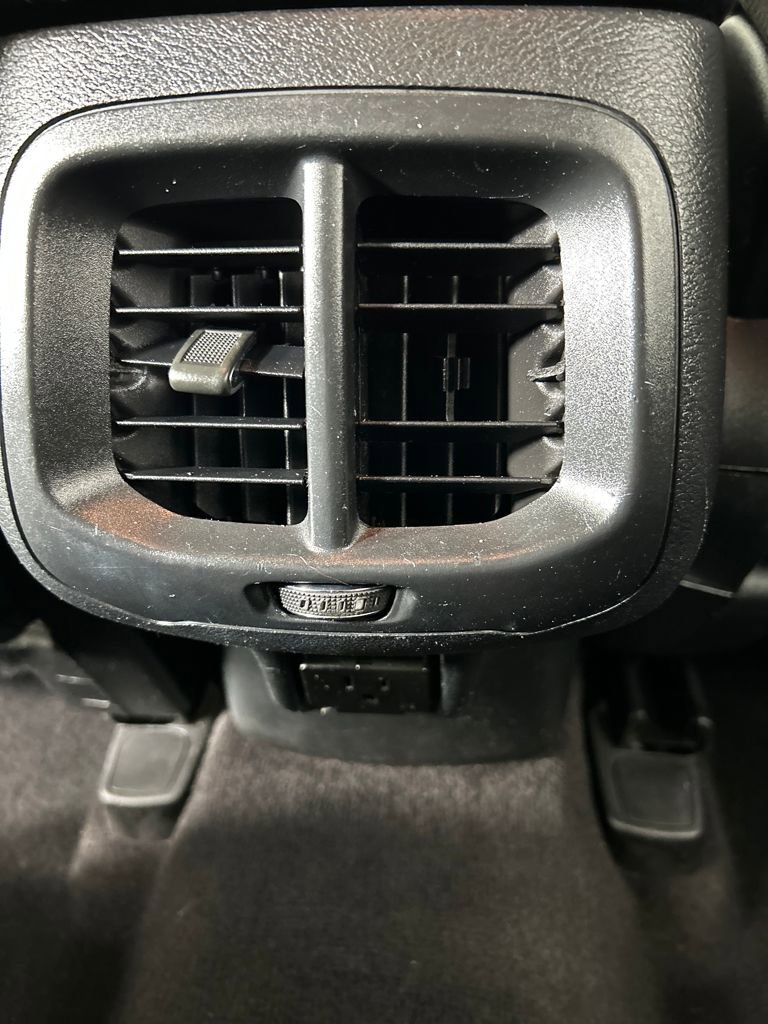 Used 2016 Jeep Cherokee Limited image 16