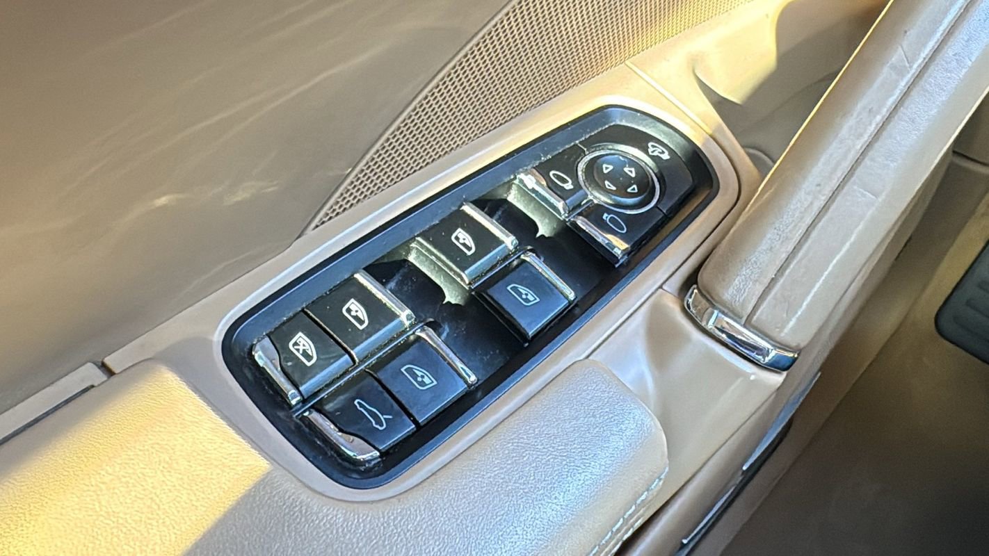 Used 2015 Porsche Cayenne S AWD/4WD image 26