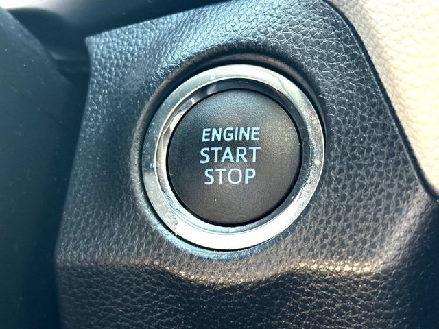 Used 2021 Toyota RAV4 XLE w/ Convenience Package FWD image 17