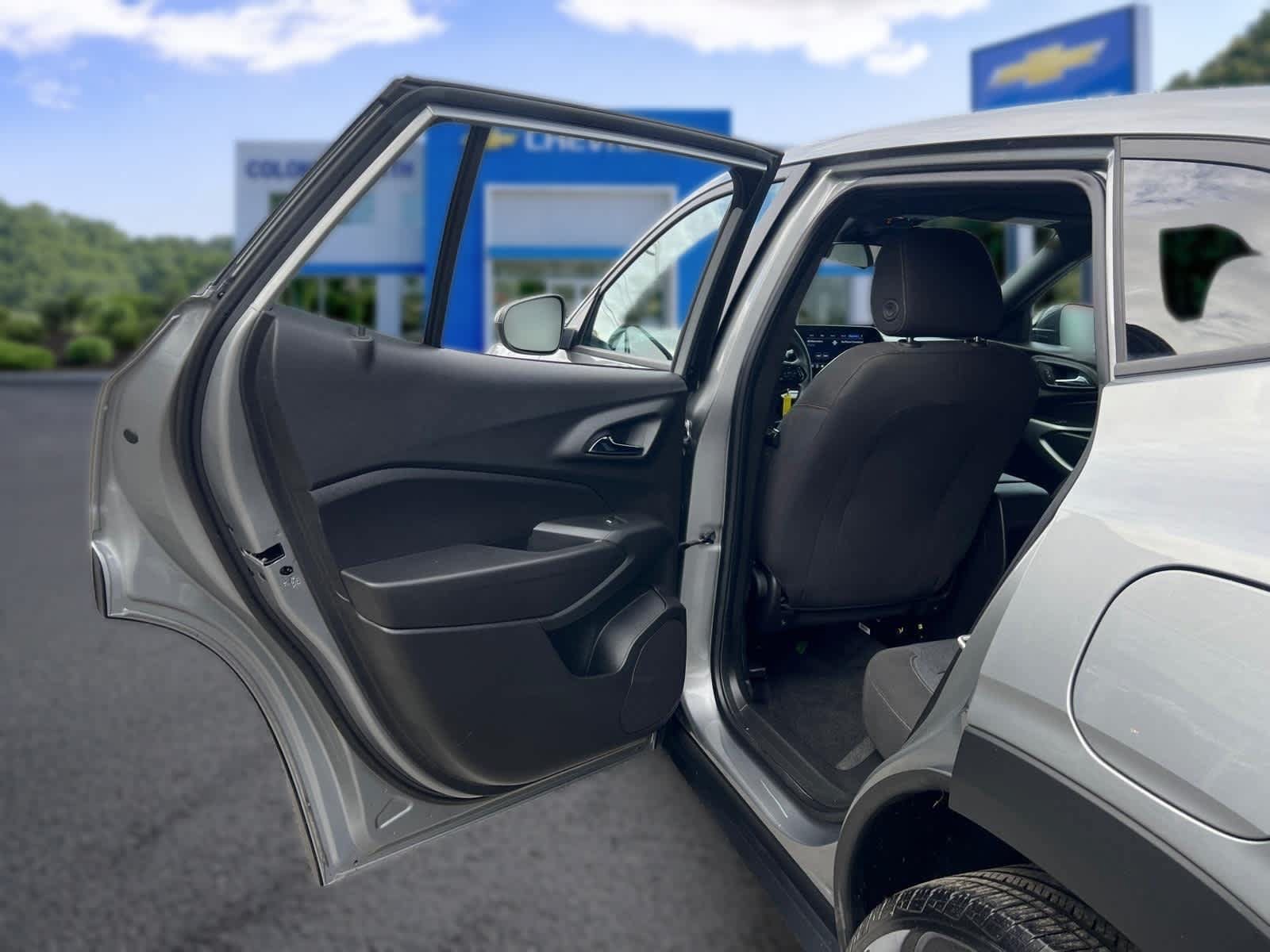 Certified 2024 Chevrolet Trax RS FWD image 29