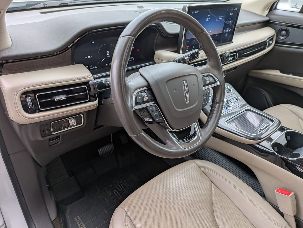 Used 2023 Lincoln Nautilus Reserve w/ Luxury Package image 9