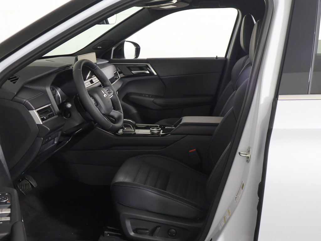 New 2026 Mitsubishi Outlander LE FWD image 26