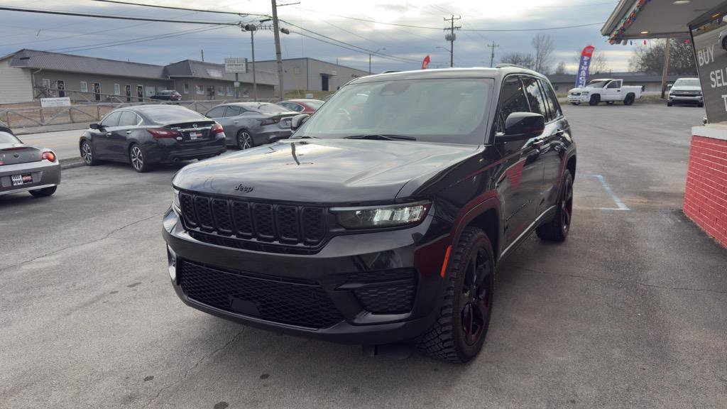 Used 2023 Jeep Grand Cherokee Altitude image 5