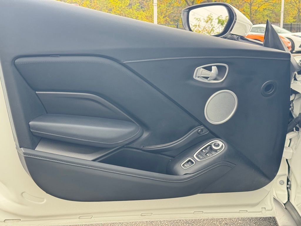 Used 2023 Aston Martin V8 Vantage Roadster image 41