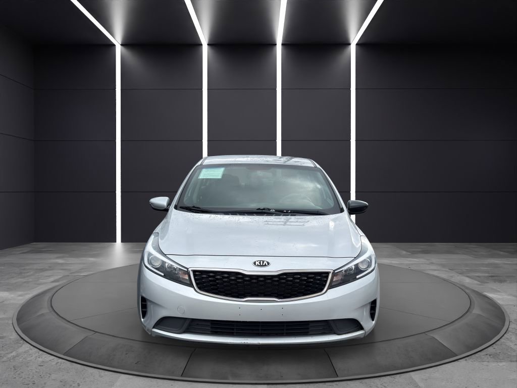 Used 2017 Kia Forte LX image 2