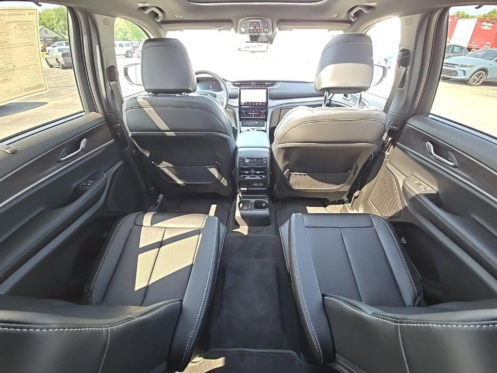 New 2025 Jeep Grand Cherokee L Limited w/ Luxury Tech Group II image 22