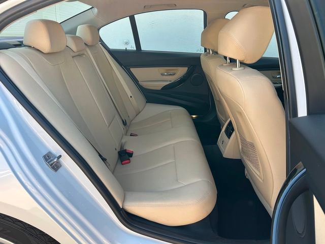 Used 2018 BMW 320i Sedan RWD image 12