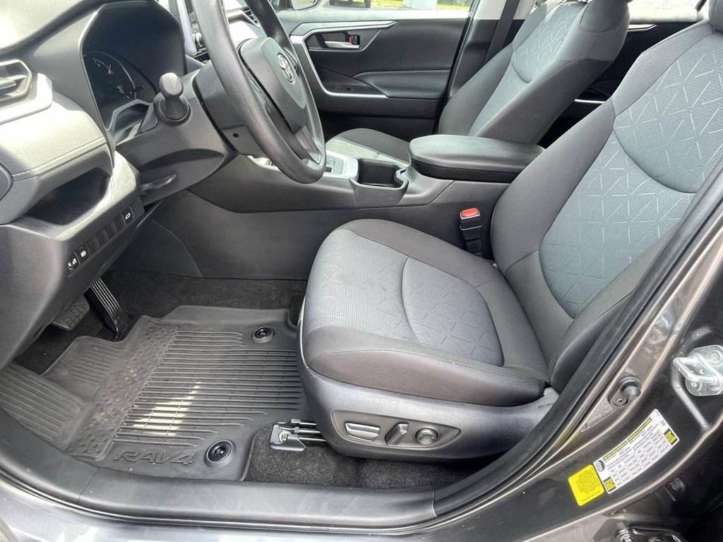 Used 2025 Toyota RAV4 XLE w/ Convenience Package FWD image 13