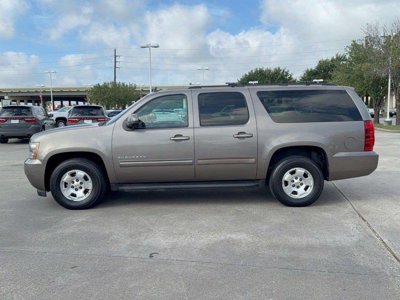 Used 2012 Chevrolet Suburban LS w/ Convenience Package 1 RWD image 2