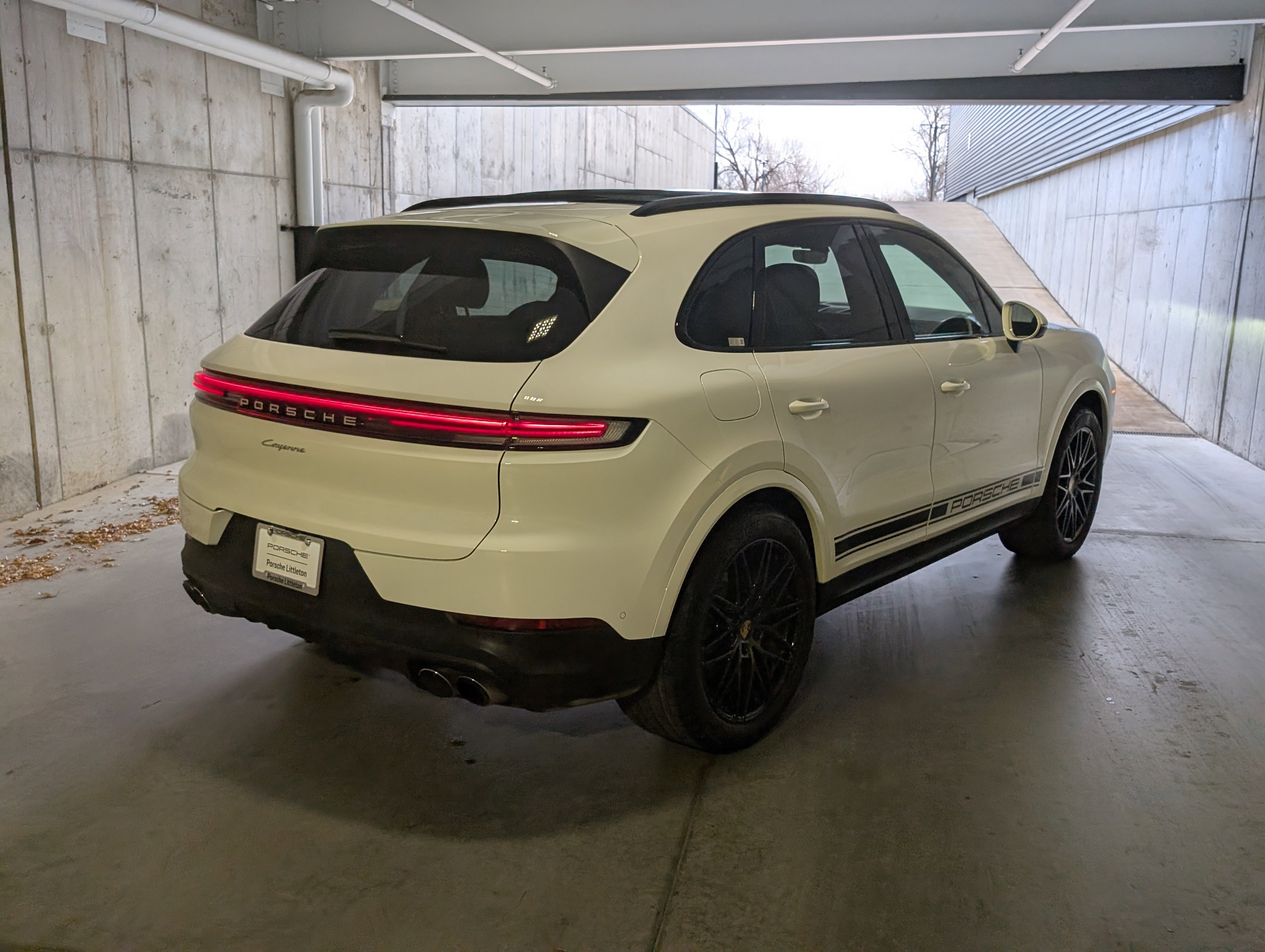 Used 2025 Porsche Cayenne image 9