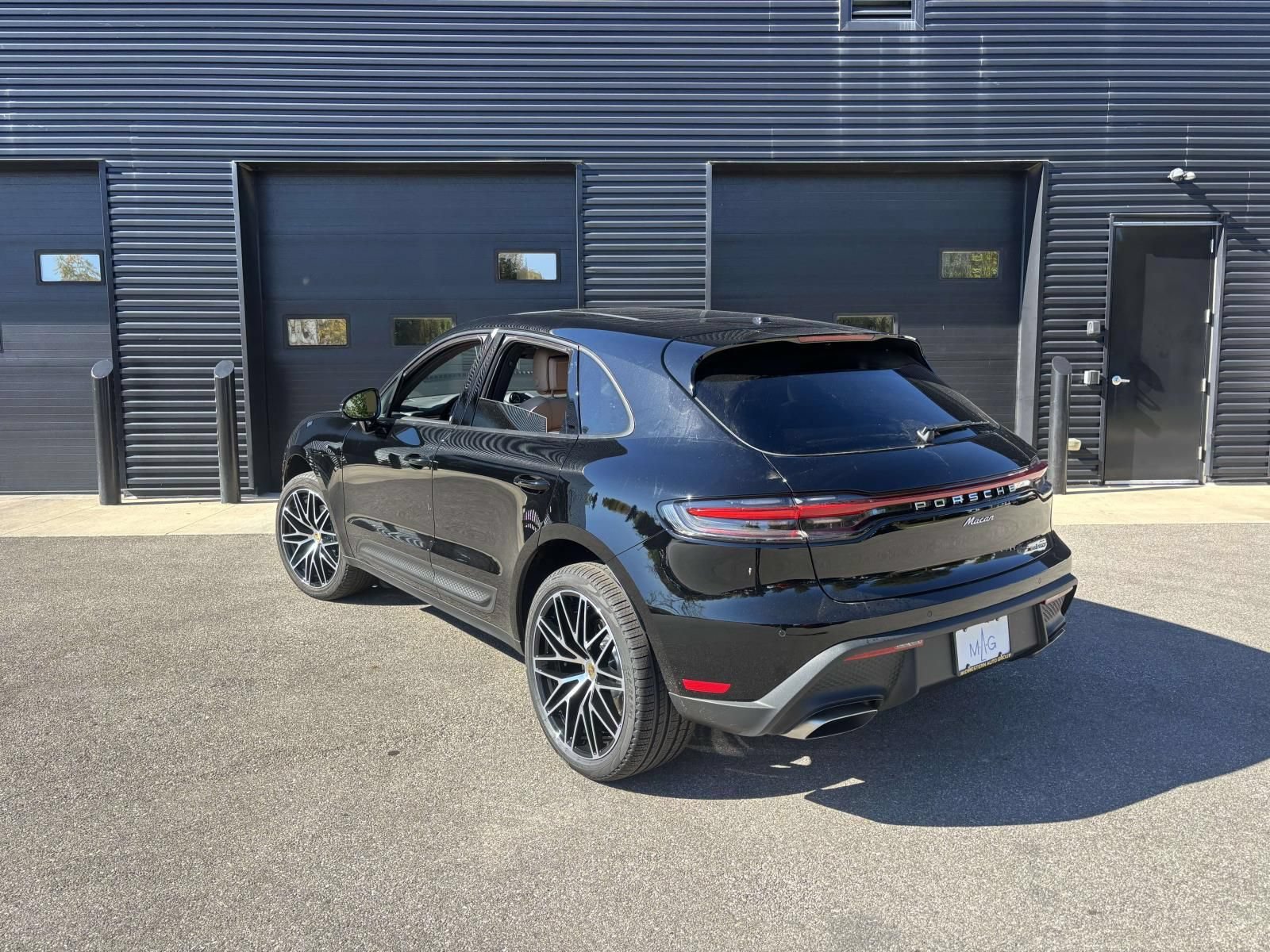Used 2026 Porsche Macan AWD/4WD image 8