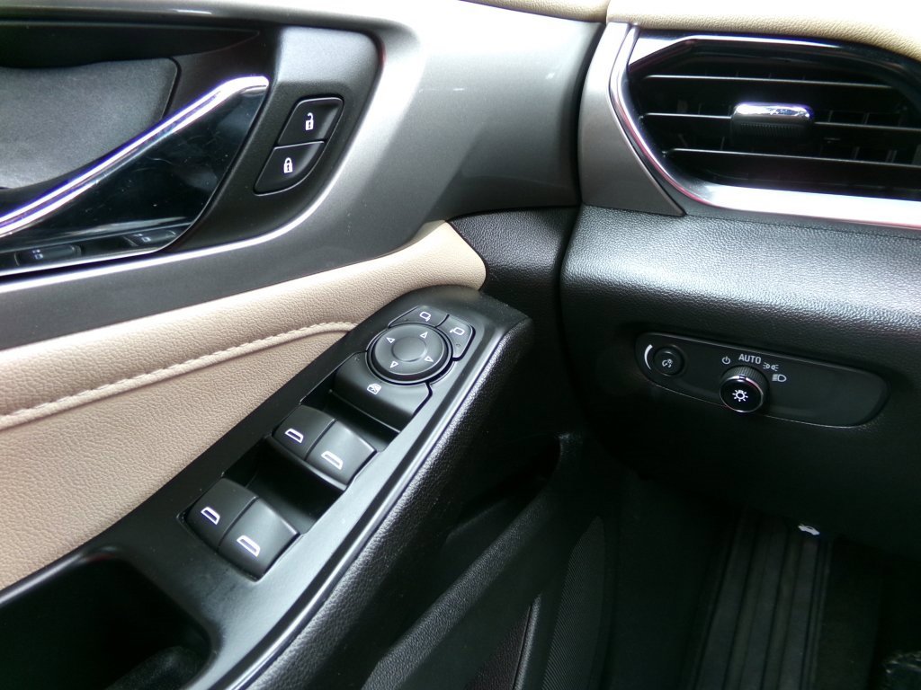 Used 2023 Chevrolet Traverse LS image 20