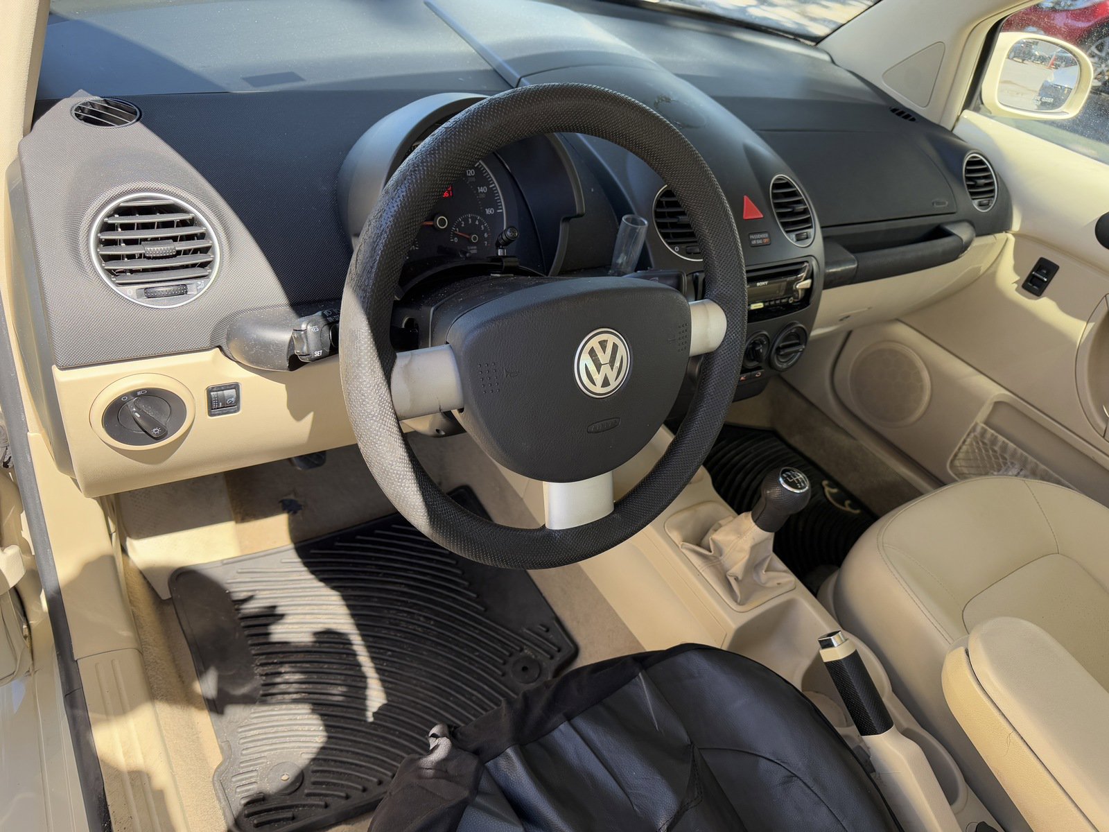 Used 2008 Volkswagen Beetle S image 12