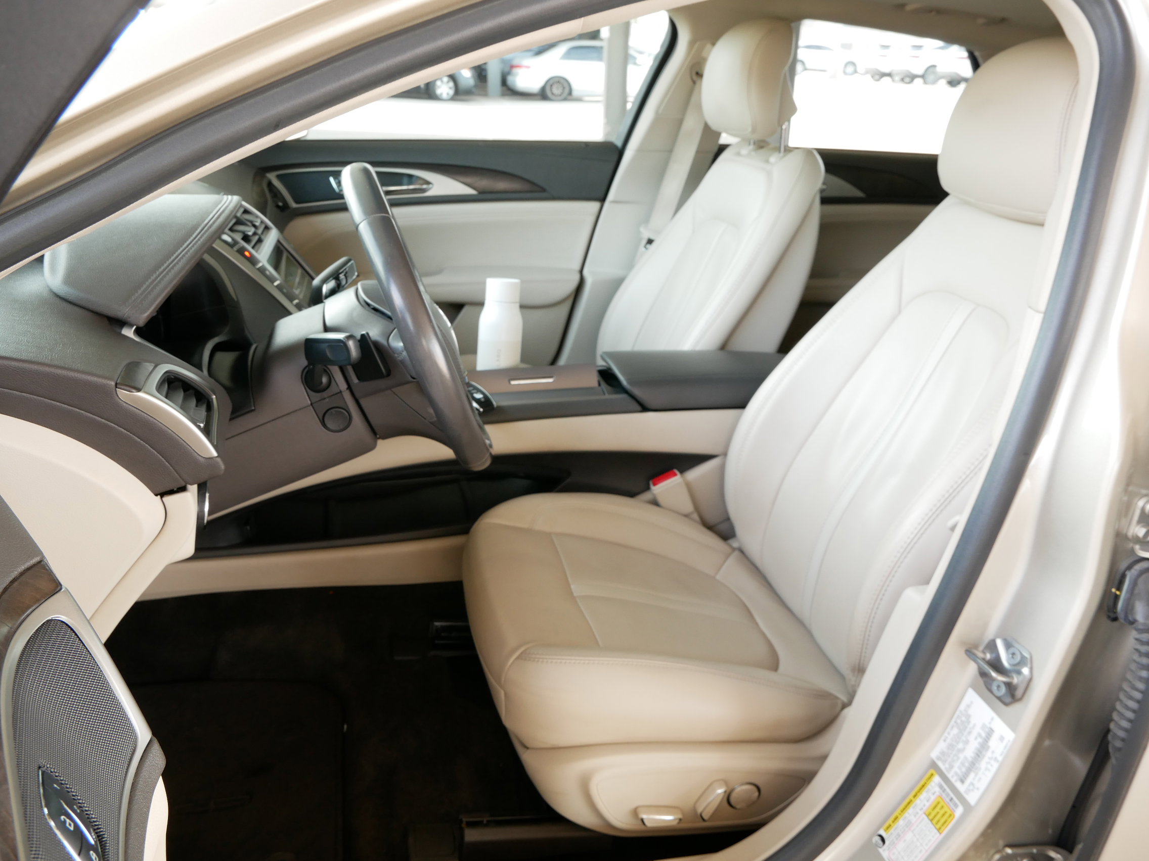 Used 2017 Lincoln MKZ Reserve image 2