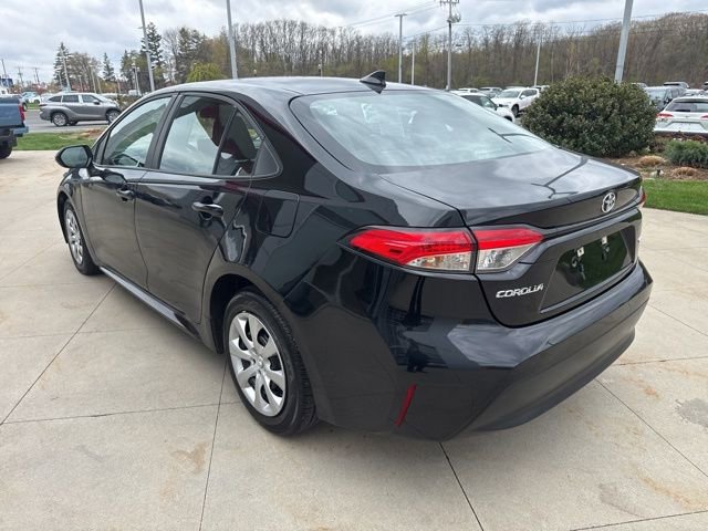 Used 2025 Toyota Corolla LE FWD image 5