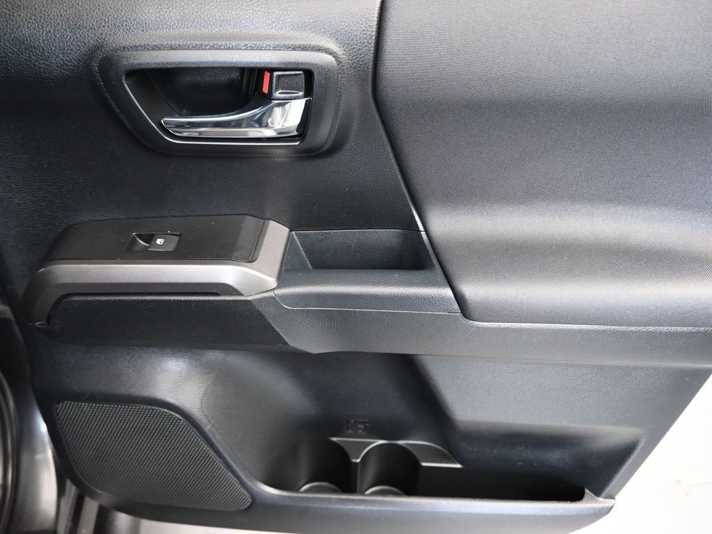 Used 2017 Toyota Tacoma TRD Off-Road image 38