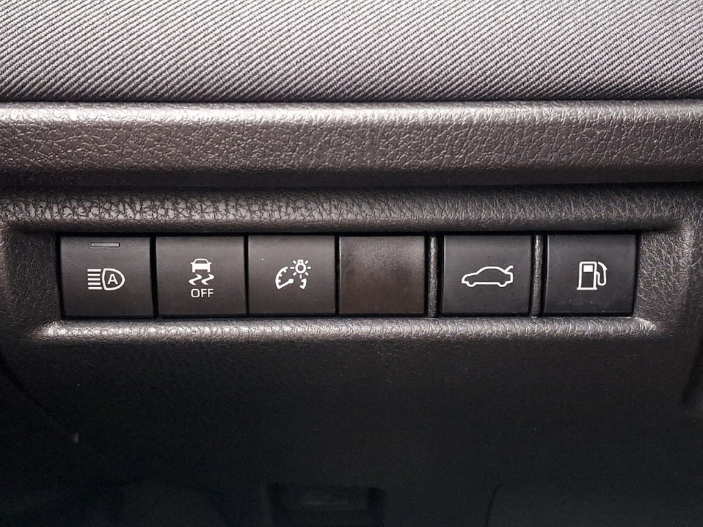 Used 2025 Toyota Camry LE FWD image 25