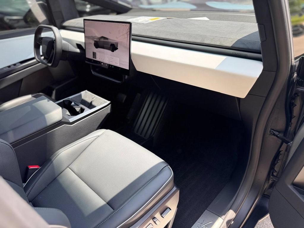 Used 2024 Tesla Cybertruck Cyberbeast AWD/4WD image 27