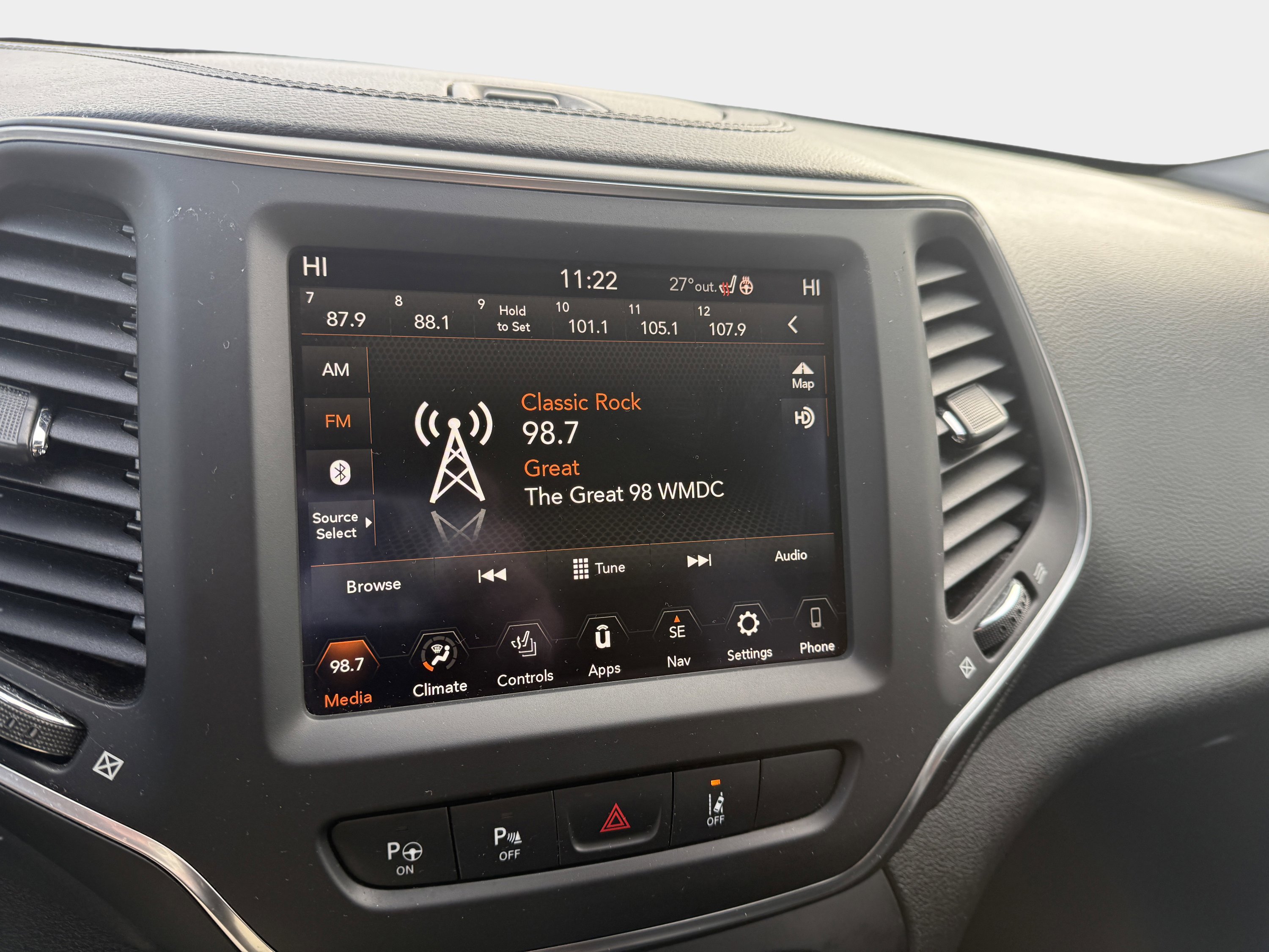 Used 2023 Jeep Cherokee Altitude Lux AWD/4WD image 23