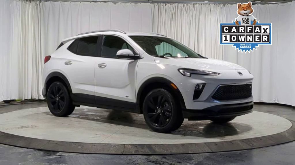 Used 2025 Buick Encore GX Sport Touring w/ Comfort Package image 2