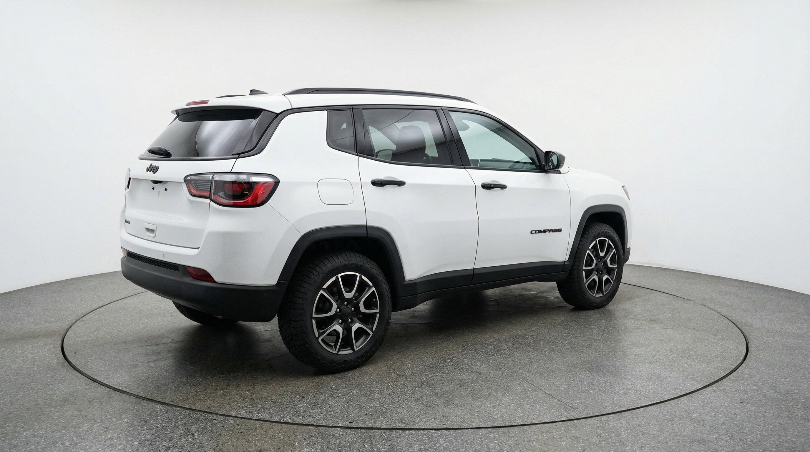 Used 2025 Jeep Compass Trailhawk w/ Trailer Tow Group image 9