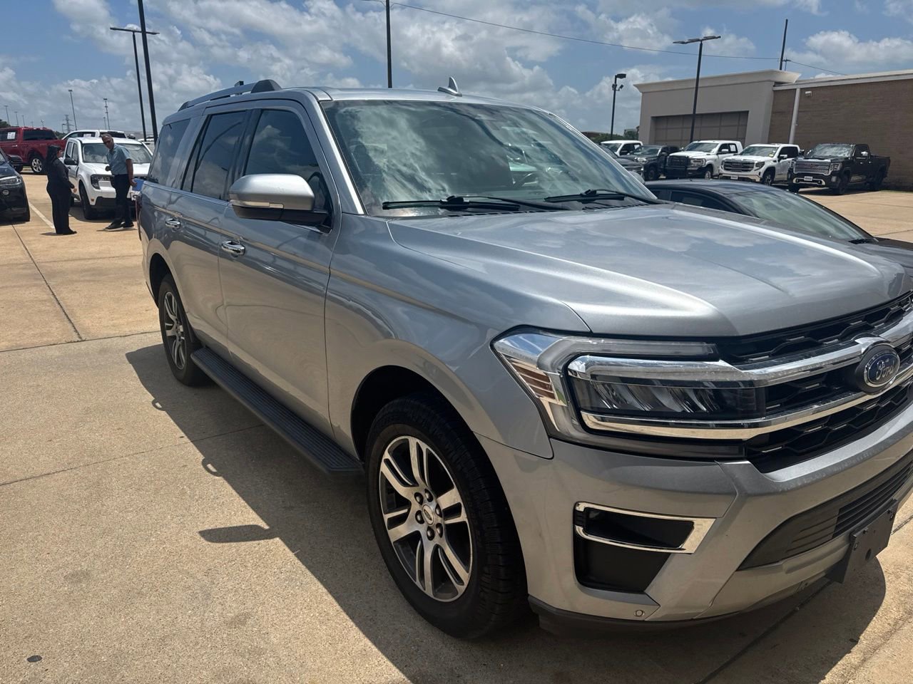 Used 2024 Ford Expedition Limited RWD image 3