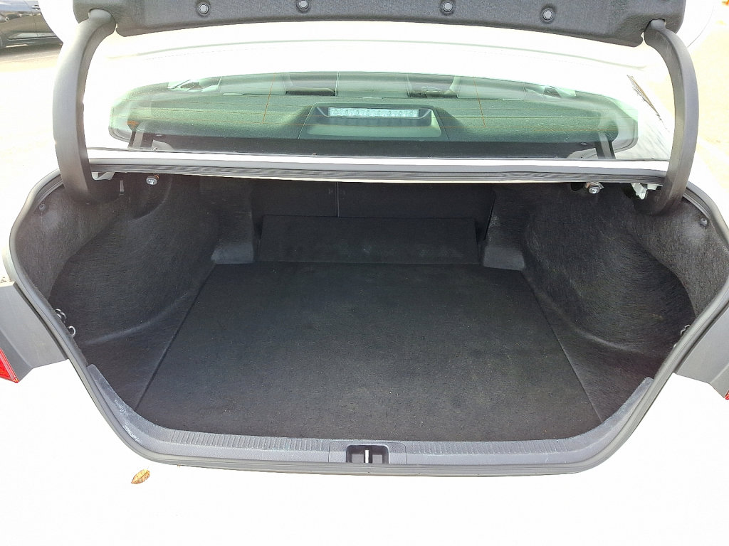 Used 2023 Toyota Camry SE image 18