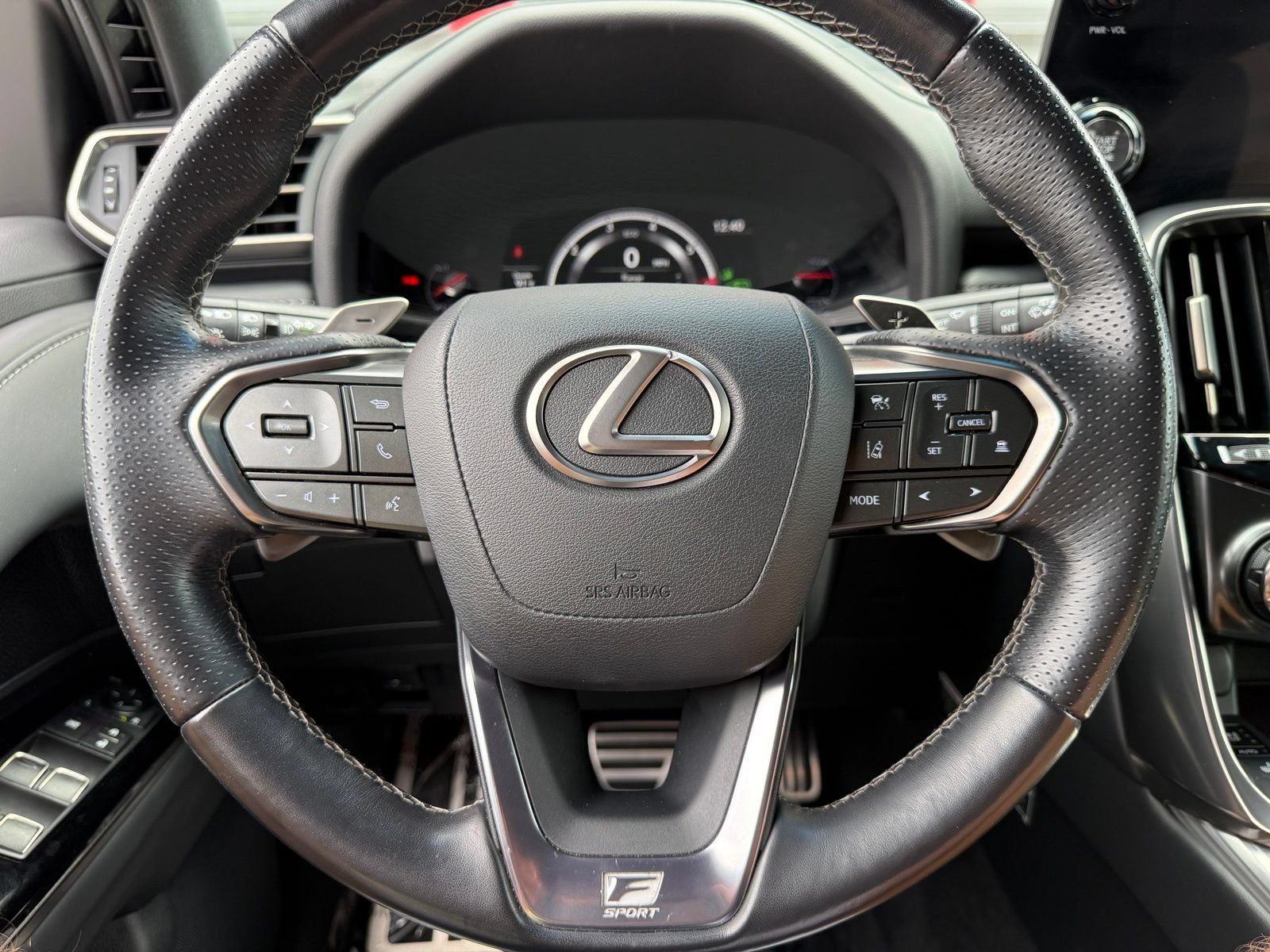 Used 2023 Lexus LX 600 F Sport w/ Accessory Package (Z1) AWD/4WD image 32