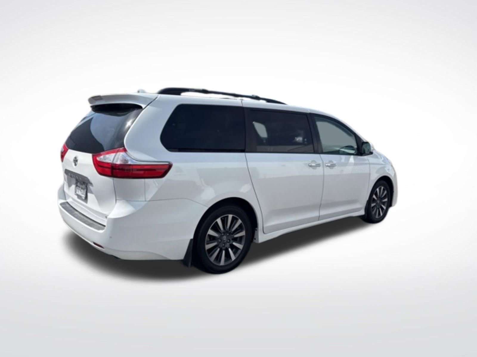 Used 2019 Toyota Sienna Limited Premium image 5