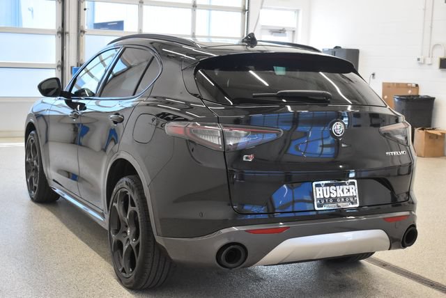 Used 2024 Alfa Romeo Stelvio Ti w/ Performance Driving Package AWD/4WD image 10