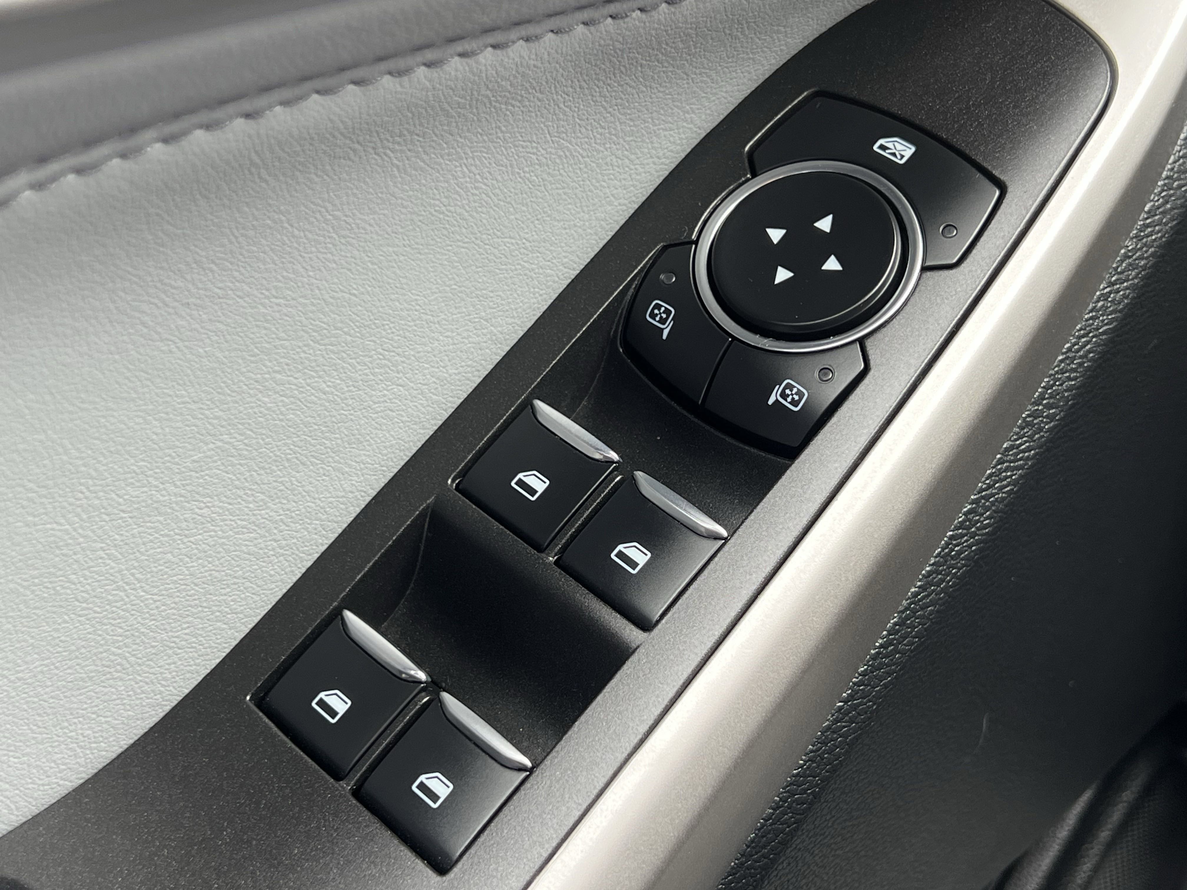 Used 2023 Ford Explorer XLT w/ Equipment Group 202A image 37